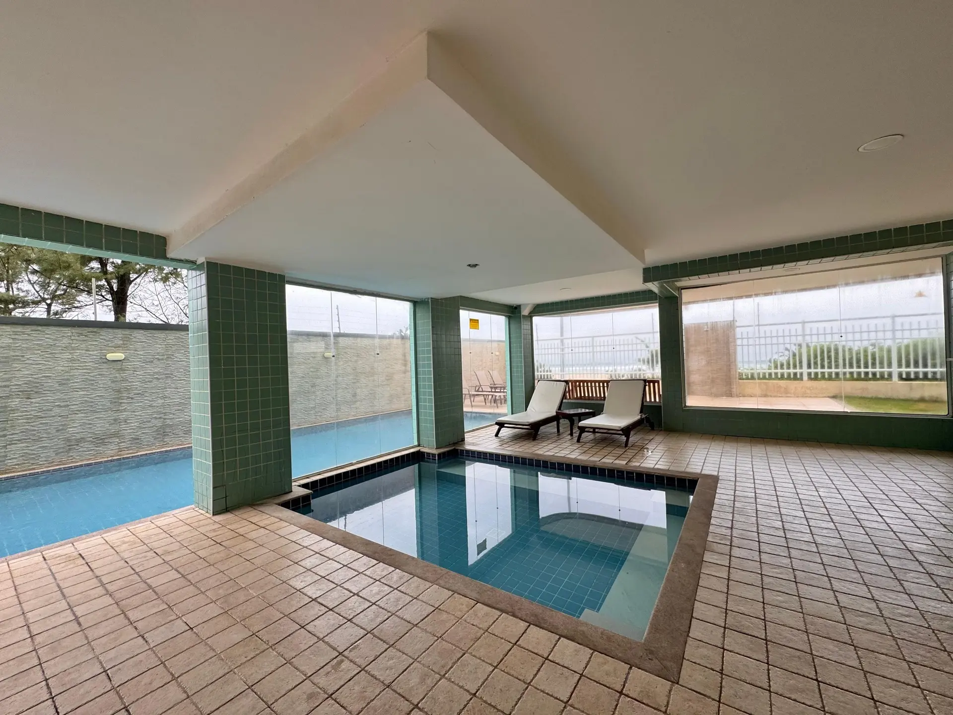 2-bedroom apartment with 2 parking spots and enclosed balcony — photo 47