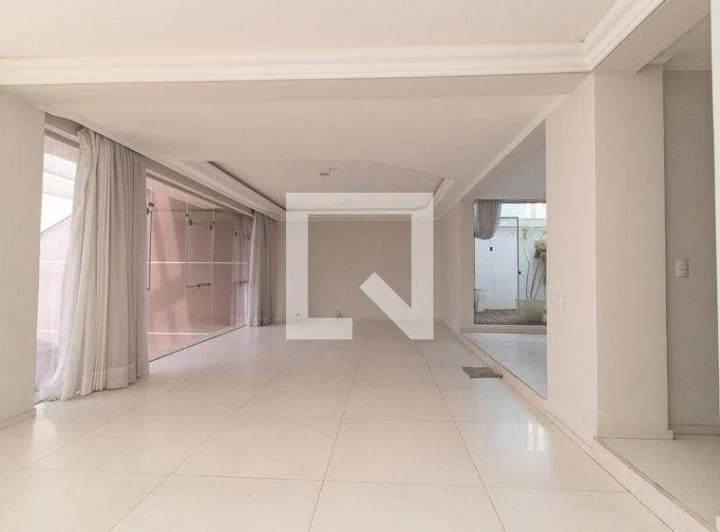 Casa para aluguel com 7 quartos e varanda em 850 m² — photo 2