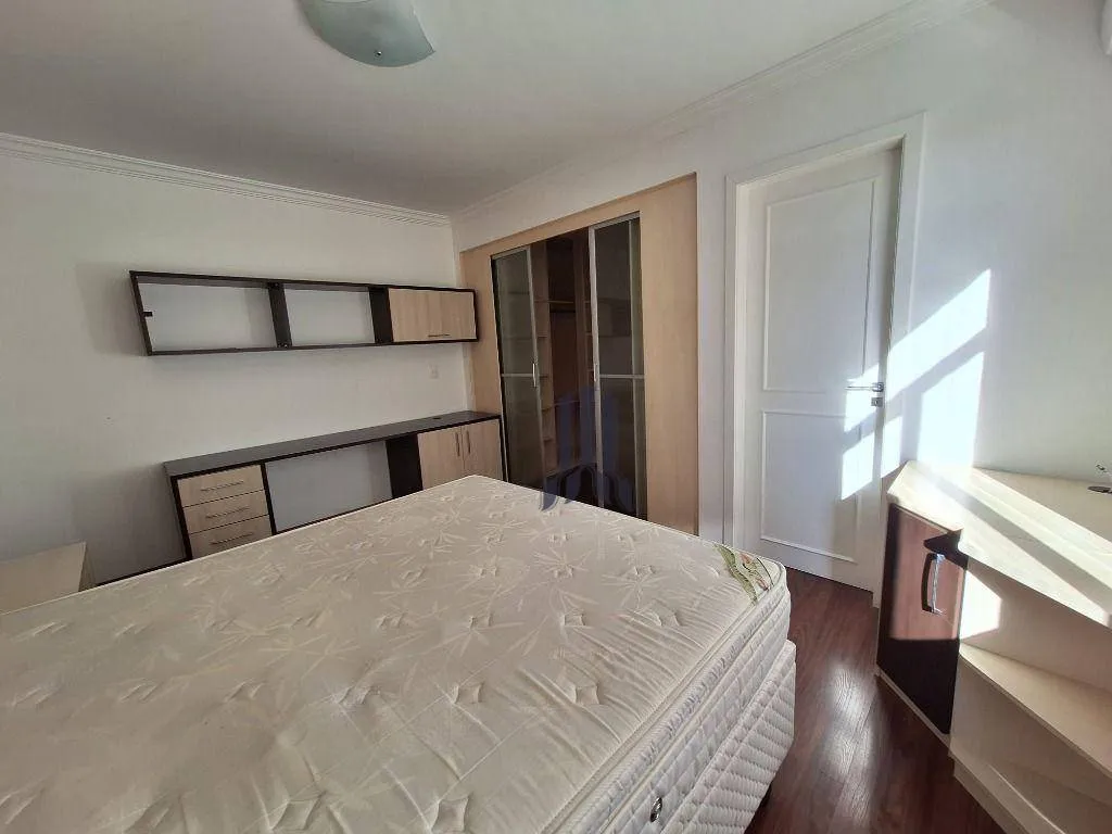 113 m² apartment with a bathtub and a walk-in closet — photo 16