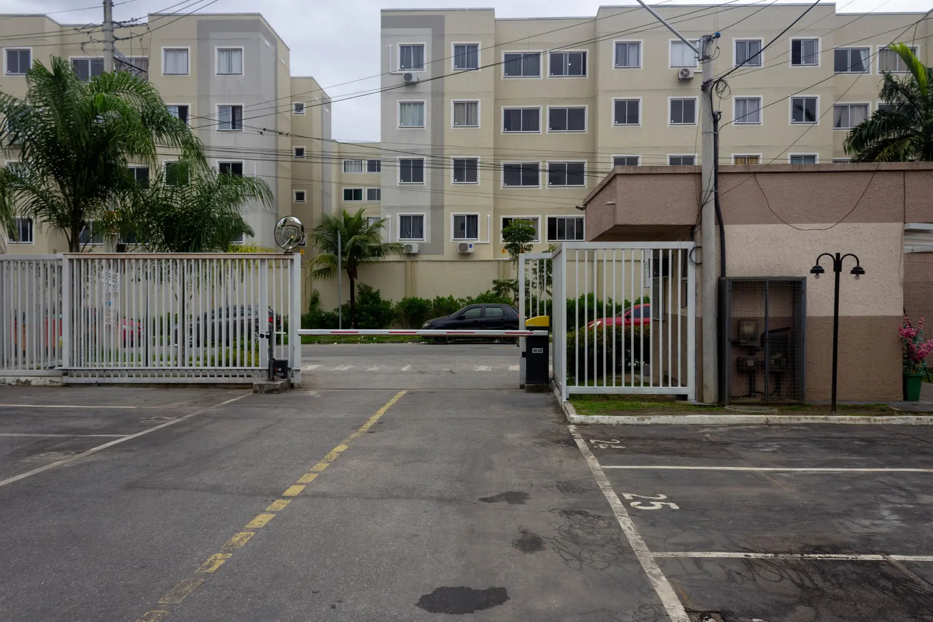 2-bedroom apartment in a building with a gym — photo 27