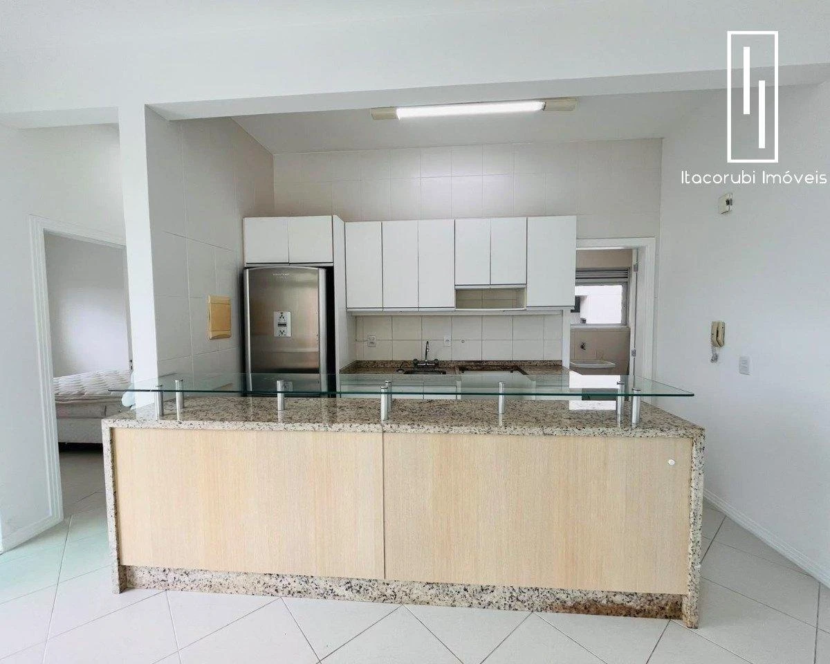 Balcony with a grill in a 2-bedroom apartment, 128 m² — photo 4
