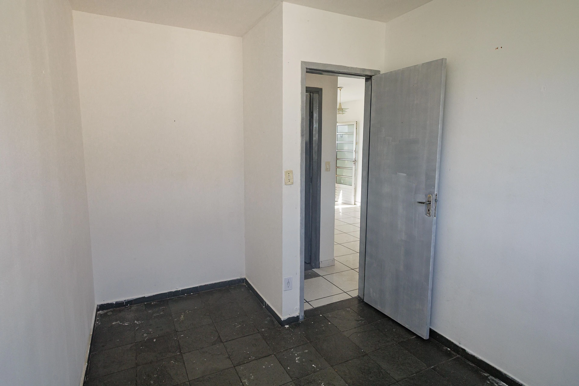 Unfurnished apartment with 2 bedrooms and 1 parking spot — photo 15