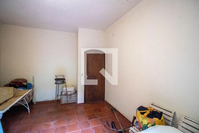 Furnished house with 4 bedrooms and 215 m² — photo 45