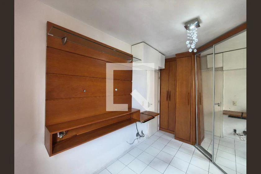 2-bedroom apartment in a building with a gym — photo 9
