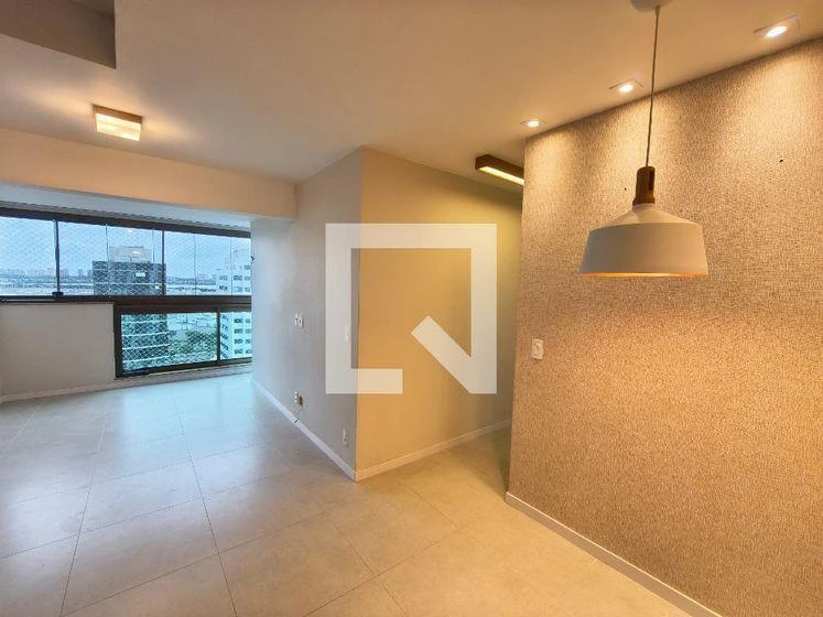 3-bedroom apartment with a glass-enclosed balcony — photo 7