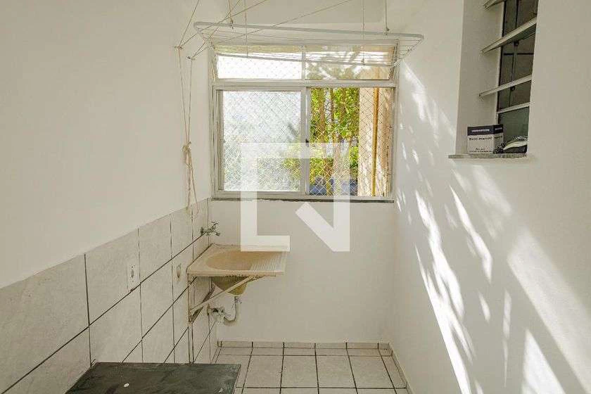 46 m² rental apartment with 2 bedrooms and glass shower — photo 22