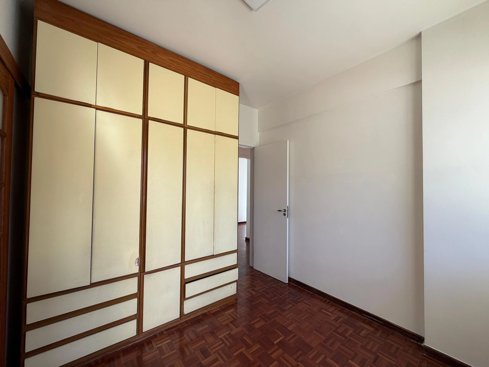 Apartamento de 3 dormitorios con 1 plaza, cocina cerrada — photo 32