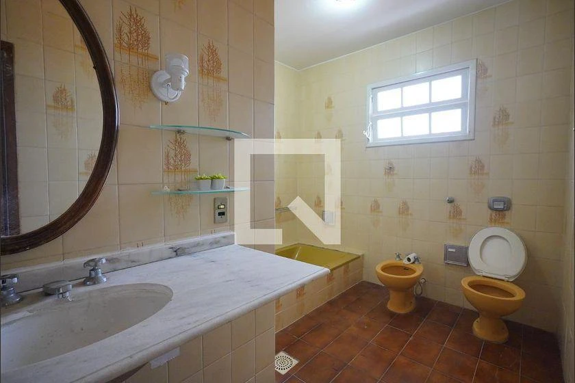 House with 7 bedrooms and 3 en-suites at 350 m² — photo 34
