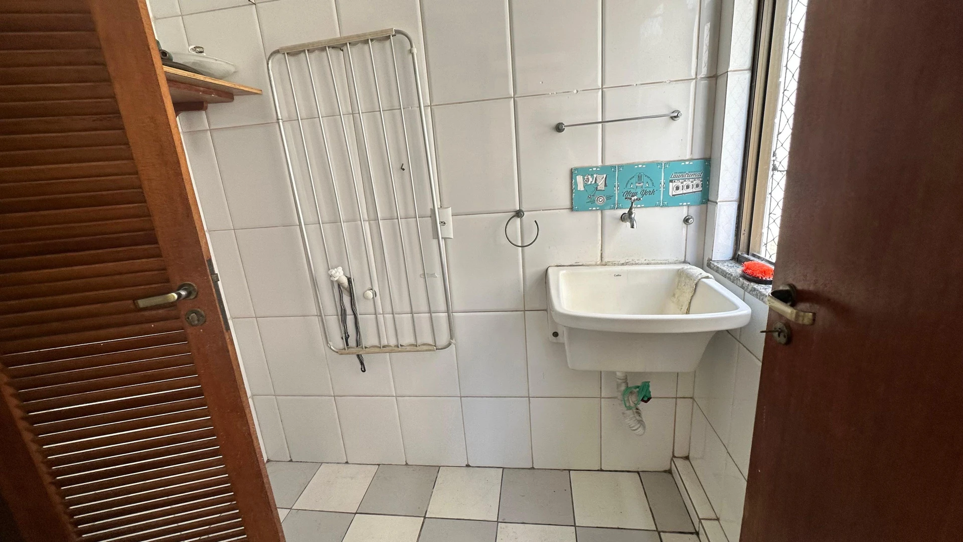 Apartment with built-in wardrobes and a balcony — photo 20