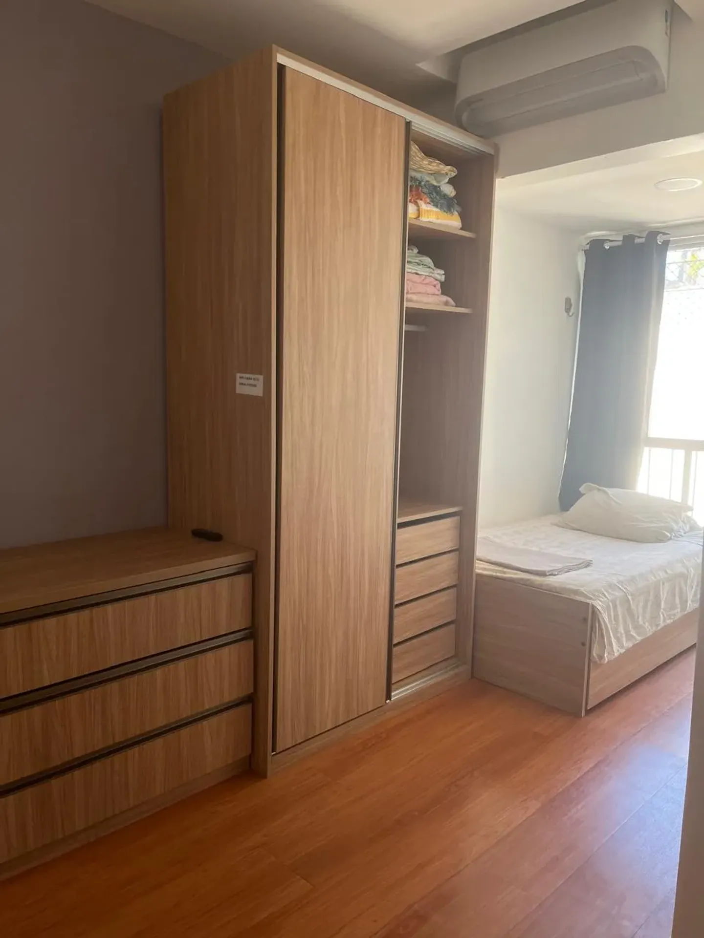Furnished 3-bedroom apartment with glass balcony — photo 19