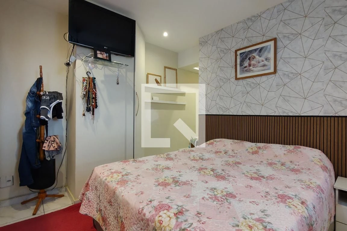 Glass-enclosed balcony in a 3-bedroom apartment, 155 m² — photo 59