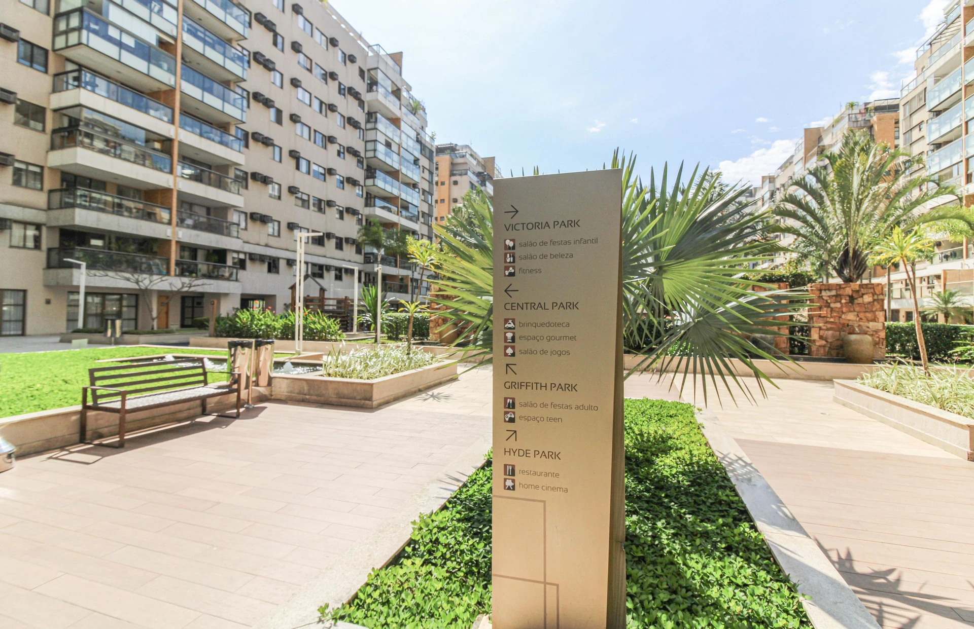 4-bedroom apartment with a glass-enclosed balcony — photo 78