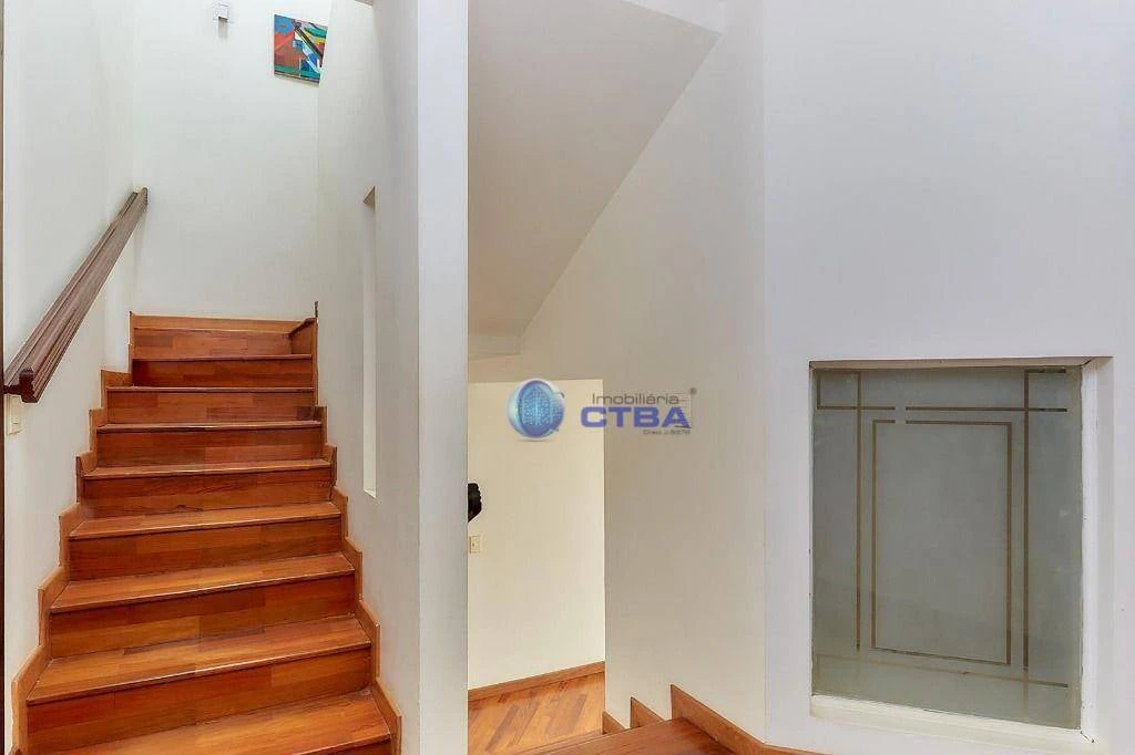 House, 164 m², with wood or laminate floors — photo 2