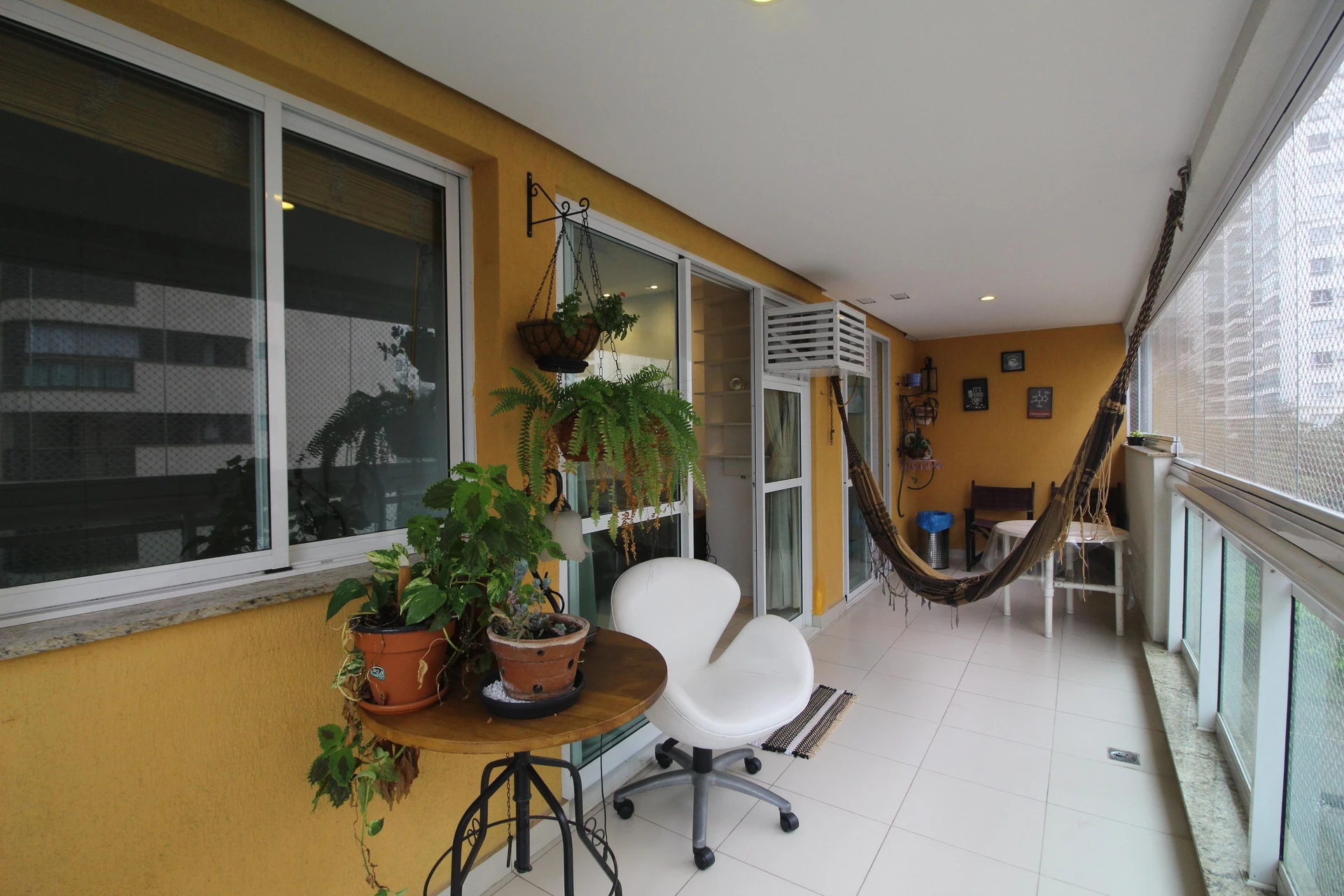 Furnished 3-bedroom apartment with 2 bathrooms — photo 10