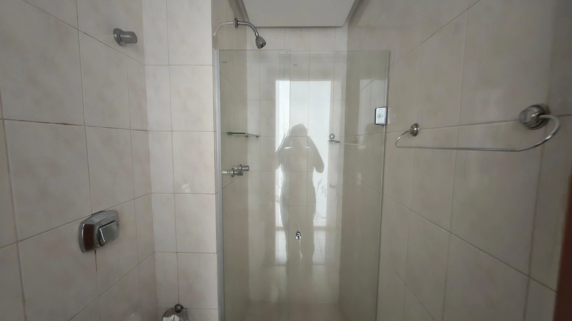 3-bedroom apartment in a building with a pool — photo 13