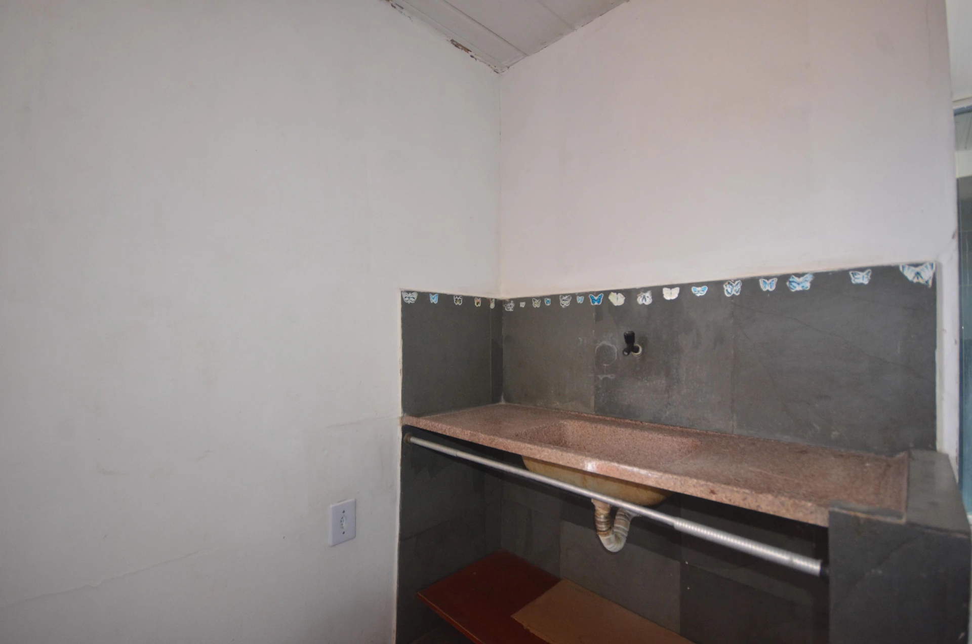 1-bedroom rental apartment with a compact kitchenette — photo 16