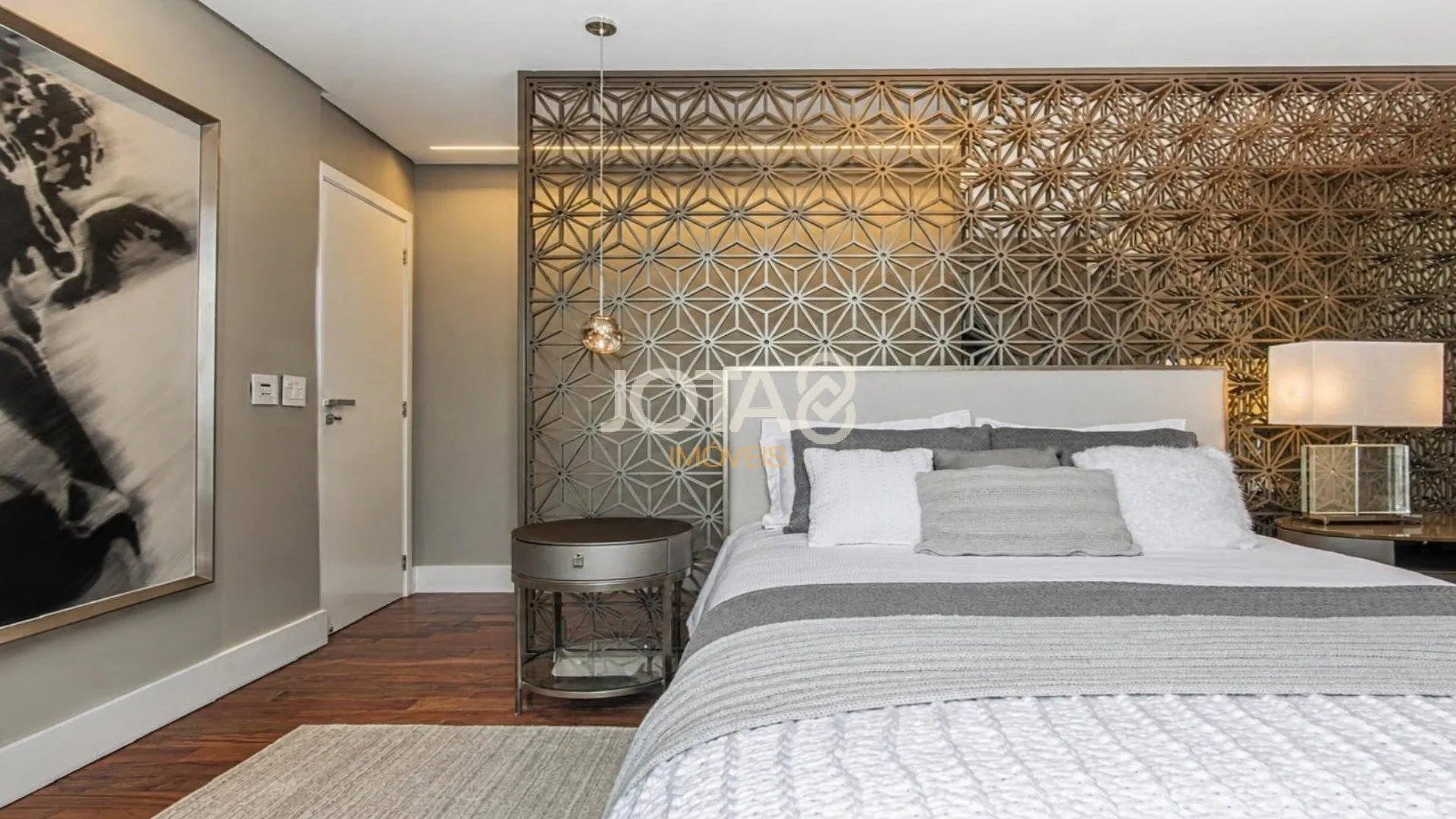 2-bedroom apartment with a grill on the balcony — photo 8