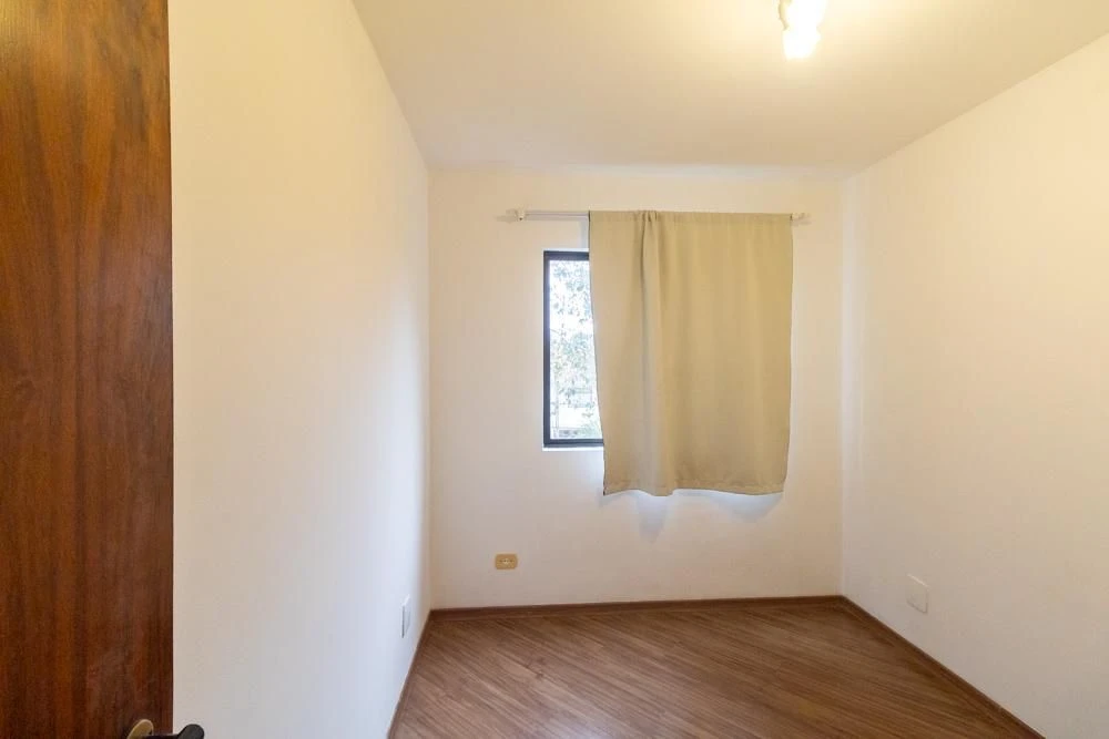 2-bedroom apartment in a building with a gym — photo 18