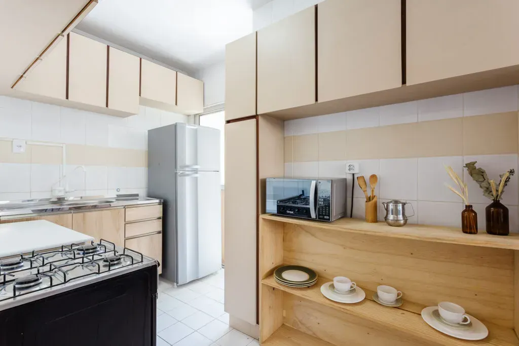 Apartamento mobiliado com 1 quarto e banheiro compartilhado