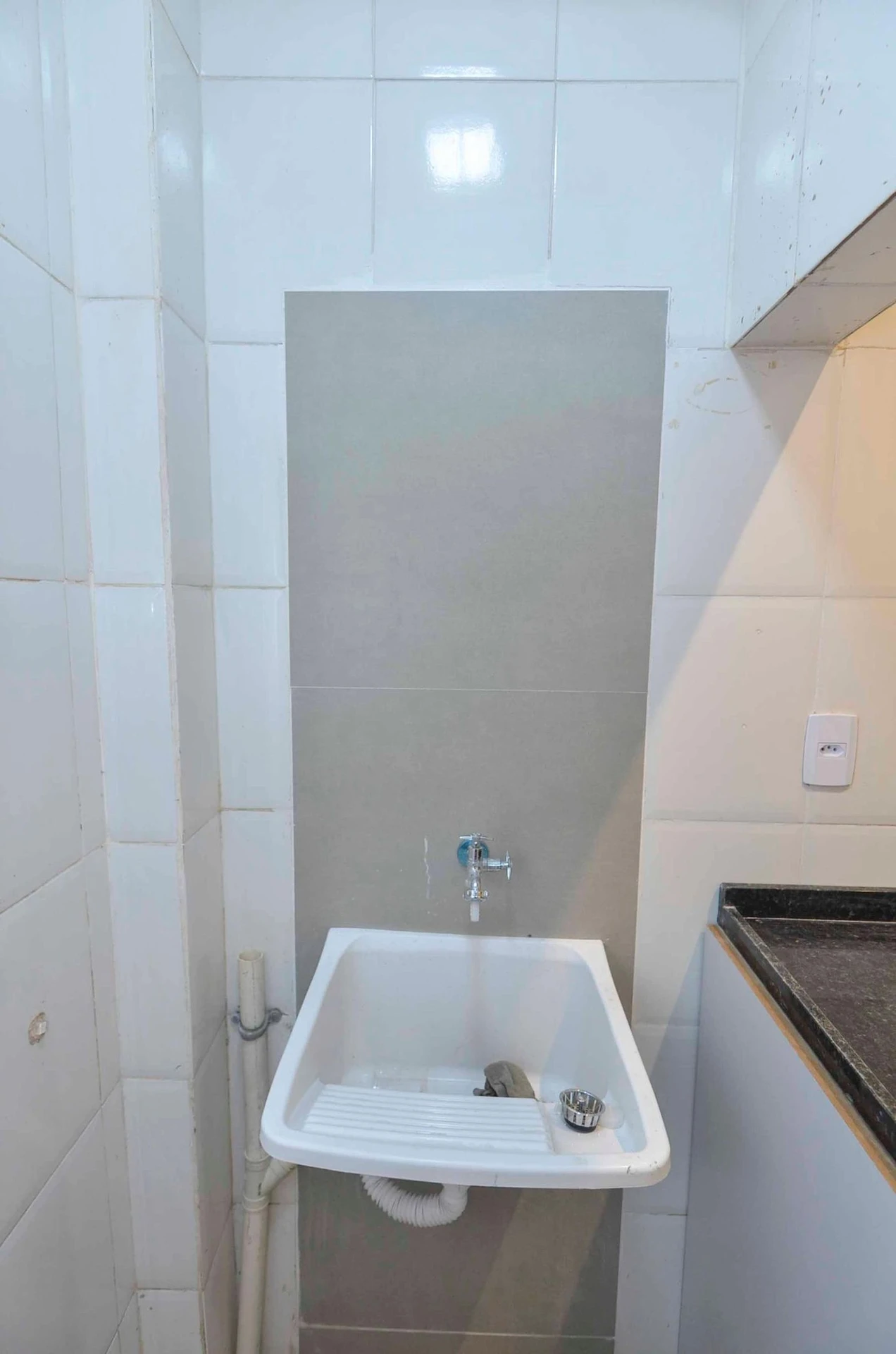 One-bedroom apartment with wood or laminate floors — photo 19
