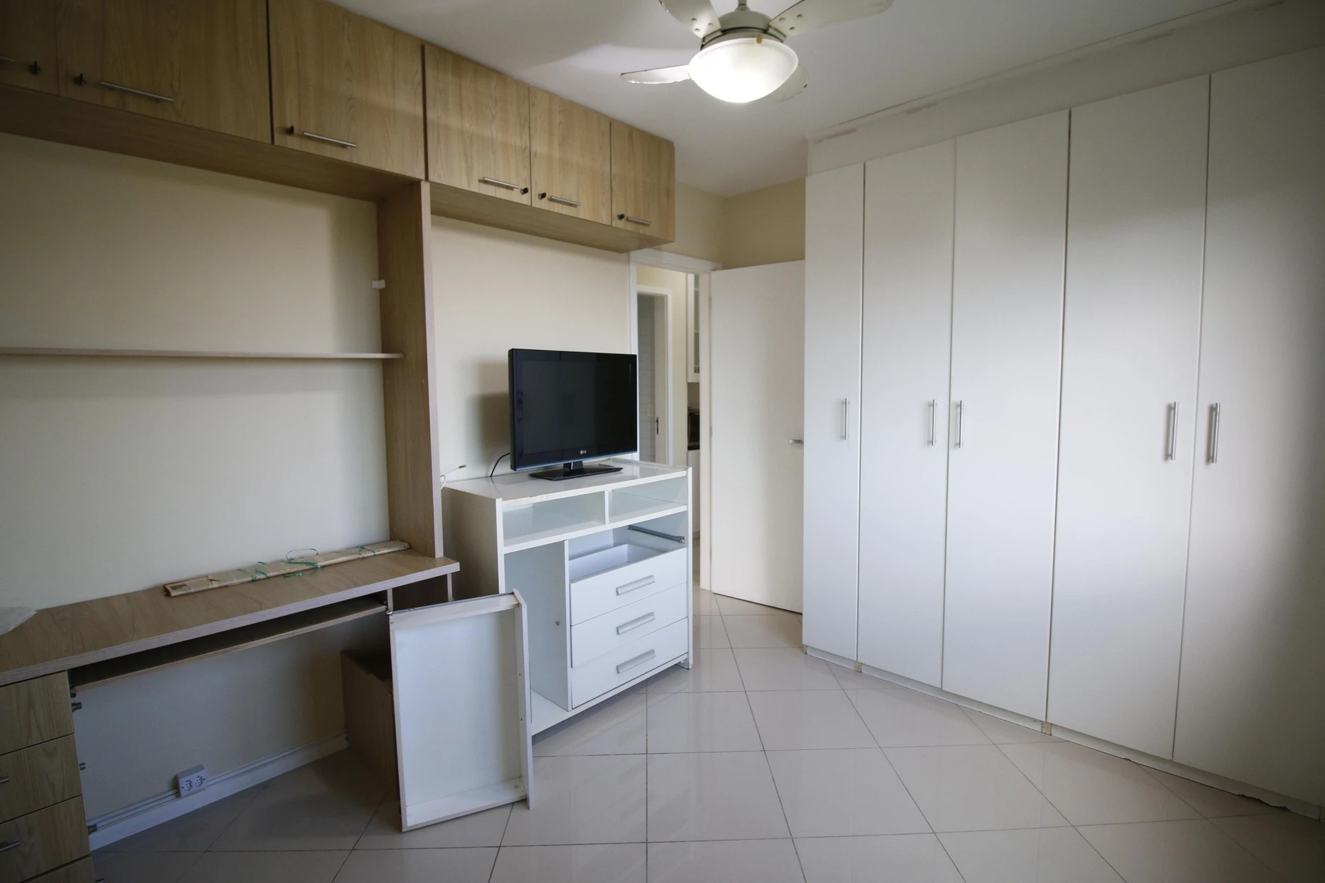 Робоче місце та 3 спальні: квартира 102 м² — photo 28