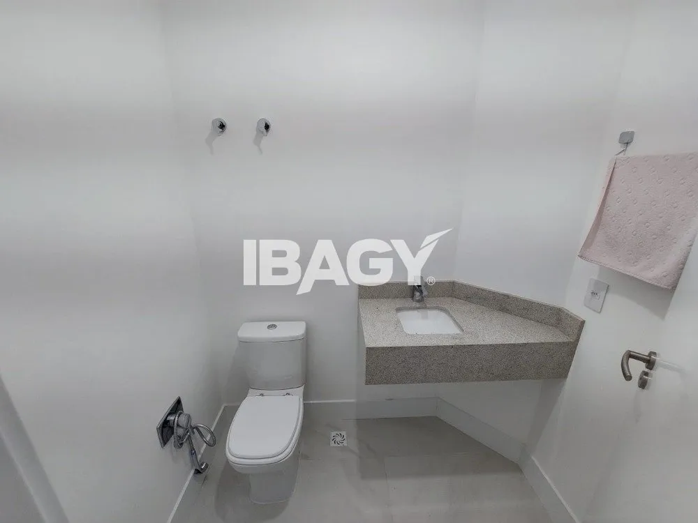 Furnished 133 m² apartment with 3 en-suite bedrooms — photo 30