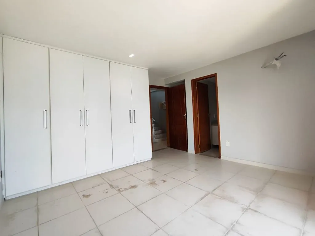 House with 5 bedrooms, 5 bathrooms, 400 m² — photo 14
