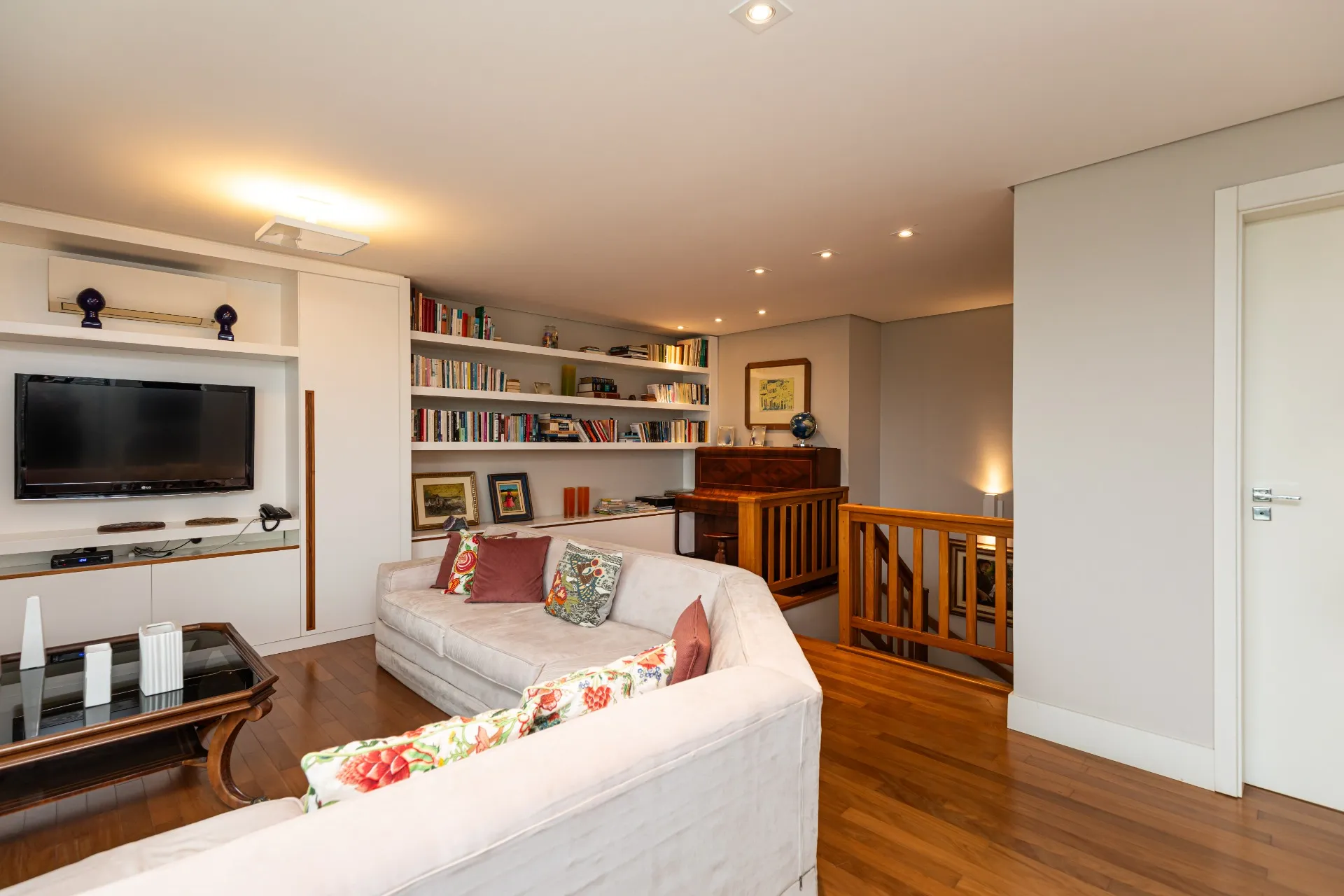 Apartment 432 m² with 3 bedrooms and an open-plan kitchen — photo 7