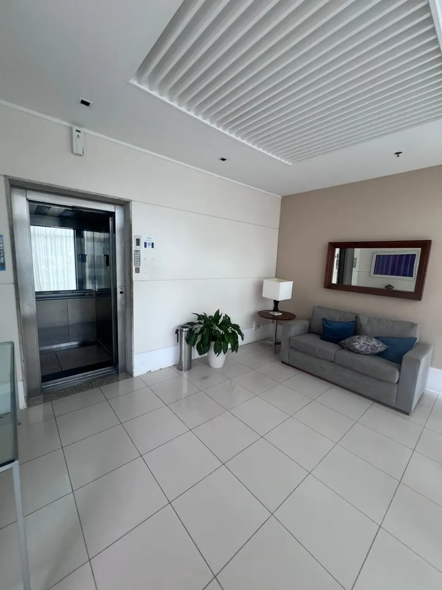 Apartment on the 10th floor with a grill on the balcony — photo 65