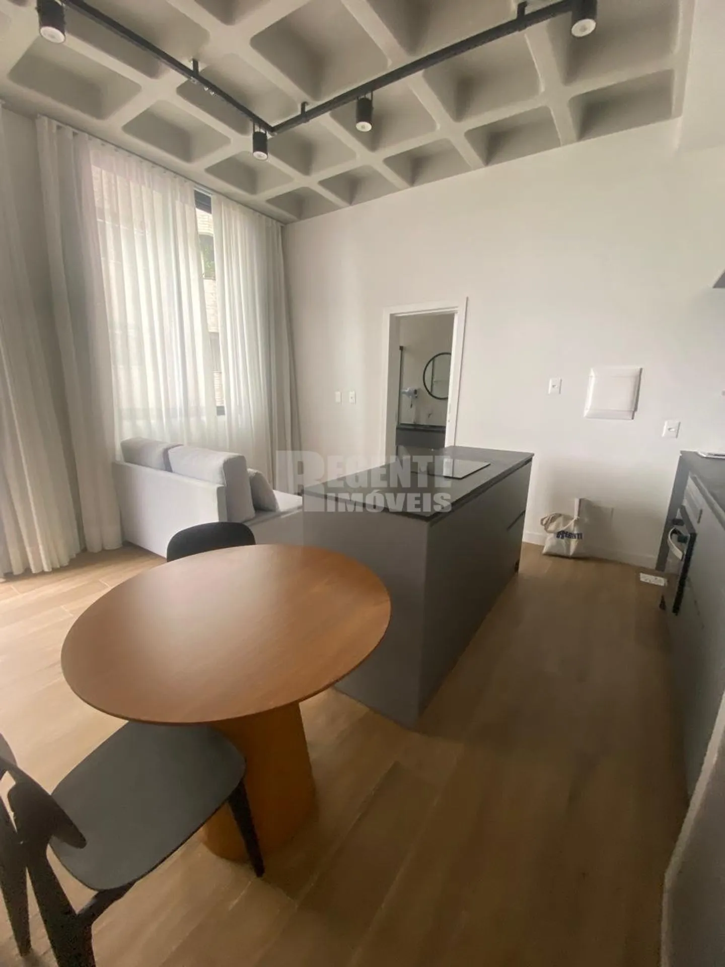 30 m² furnished studio with open-plan kitchen and parking