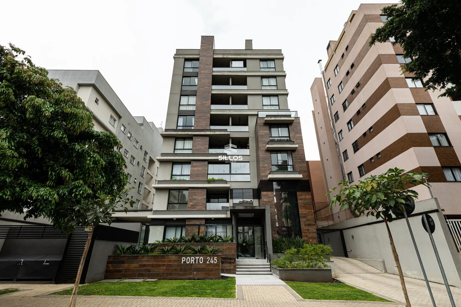 One-bedroom apartment with a washing machine — photo 19