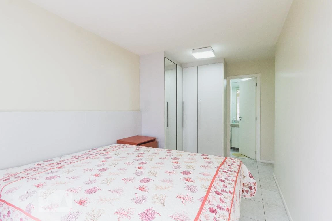 Rental apartment with 2 bedrooms and a glass balcony — photo 36