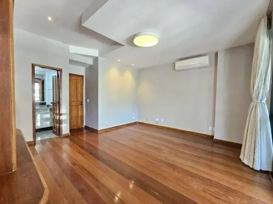 Washing machine in a 3-bedroom apartment, 209 m² — photo 3