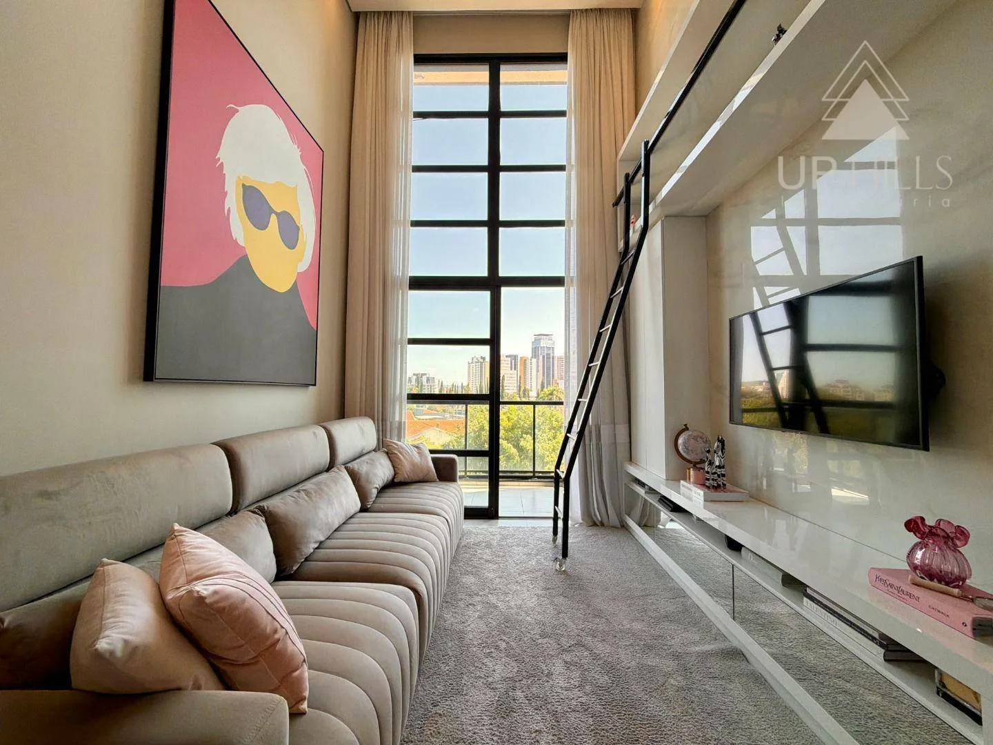 Apartment on the 4th floor with floor-to-ceiling windows — photo 3