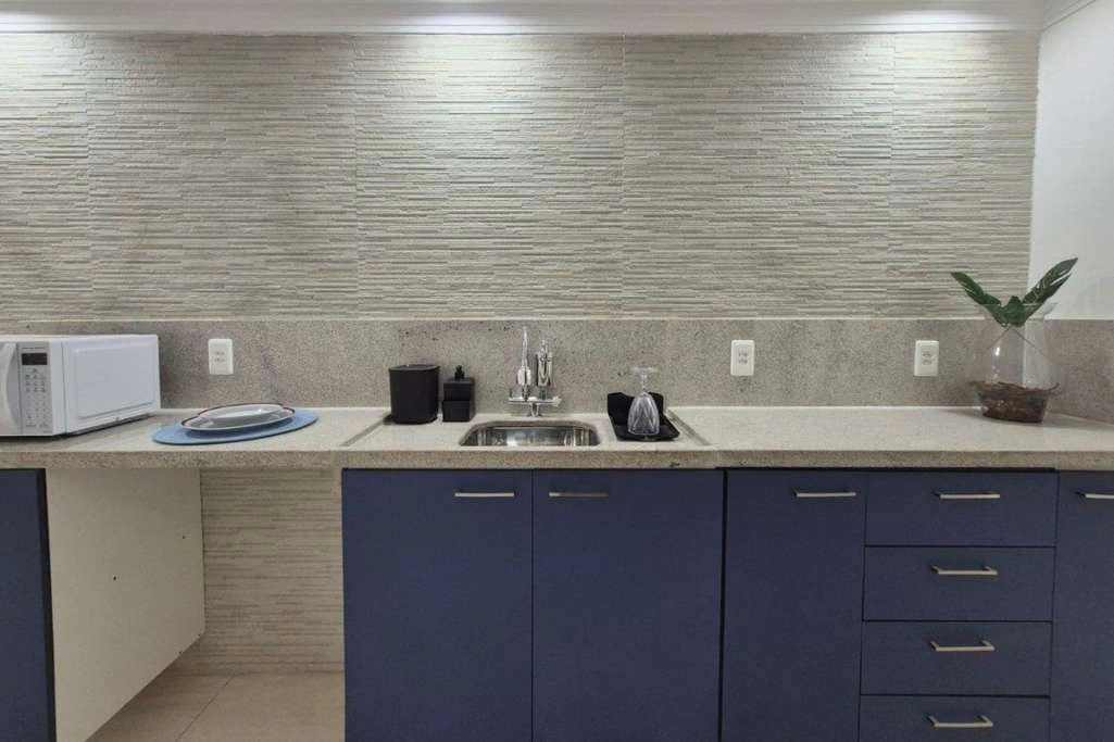1-bedroom apartment with 24-hour concierge — photo 9