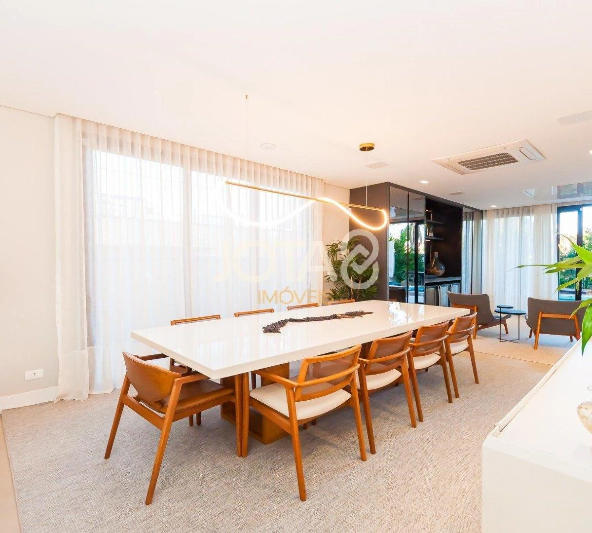 Floor-to-ceiling windows in a 4-bedroom house, 305 m² — photo 14