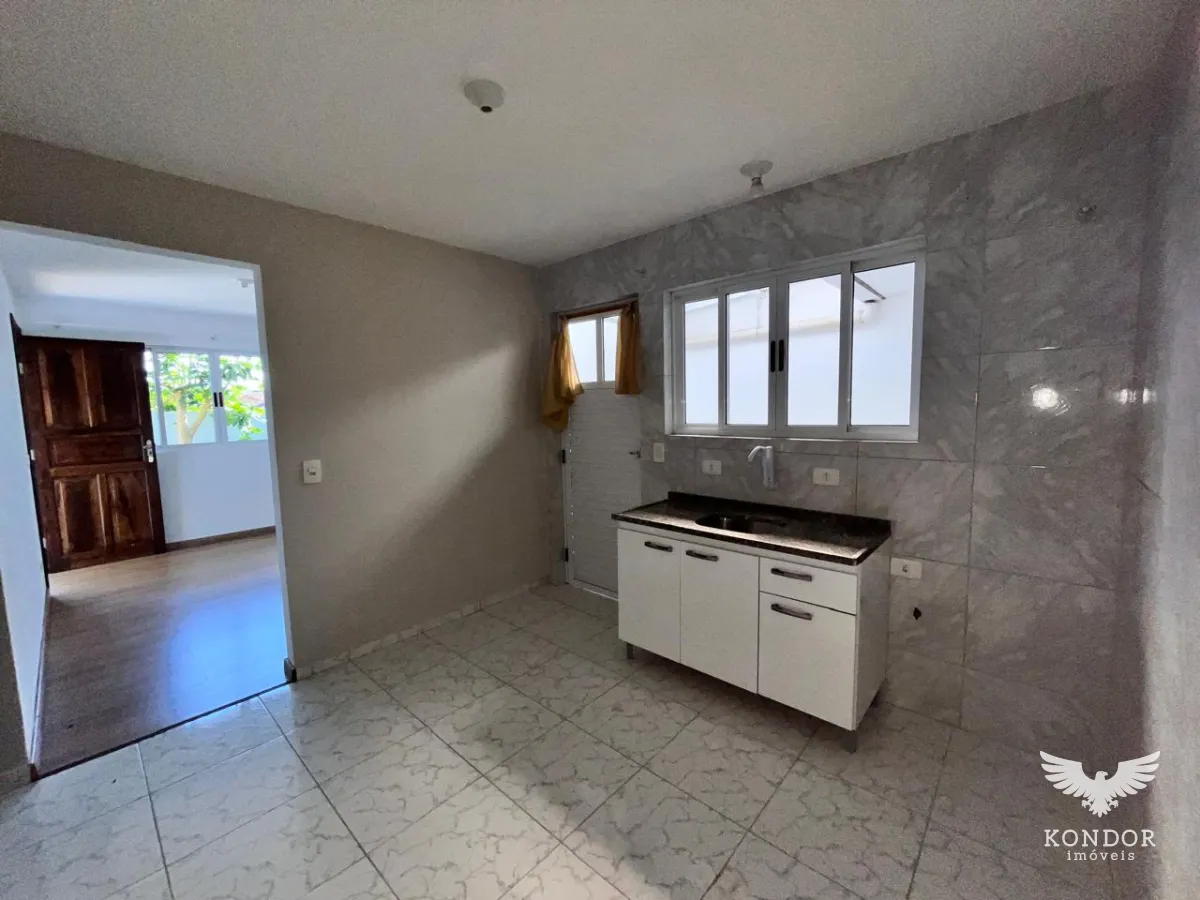 Wood or laminate floors in a 3-bedroom house, 90 m² — photo 4