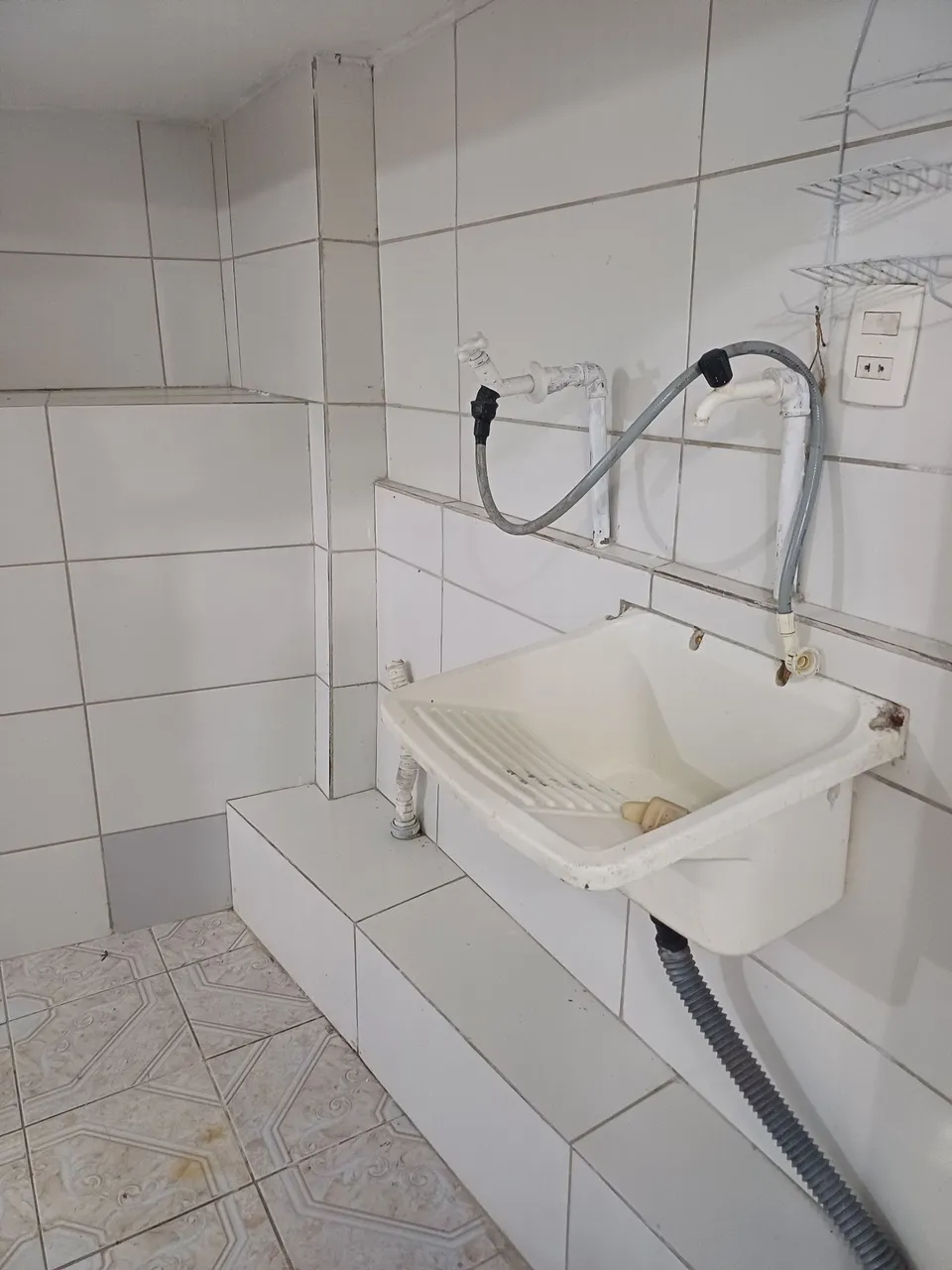 Unfurnished studio with 1 bedroom and 1 bathroom — photo 11