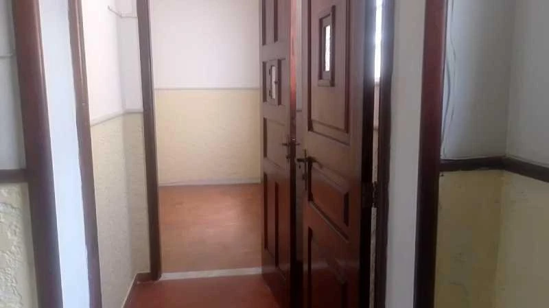 Квартира з 2 спальнями та дерев'яною підлогою або ламінатом — photo 23