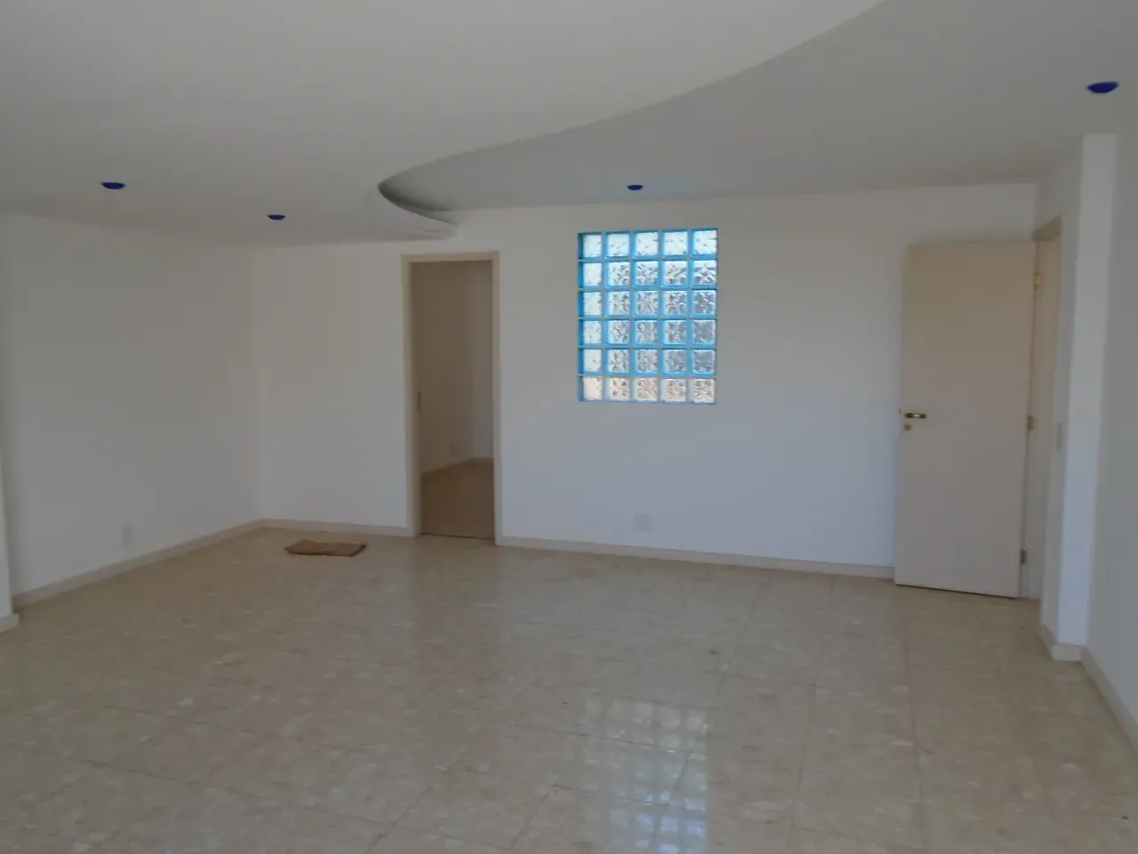 Apartamento, 302 m², com janelas do piso ao teto — photo 26