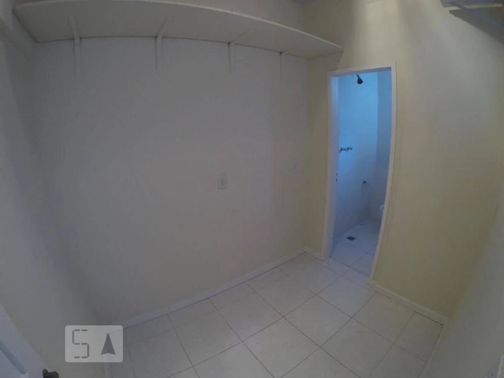 Apartamento de 2 quartos com piso de madeira ou laminado — photo 12