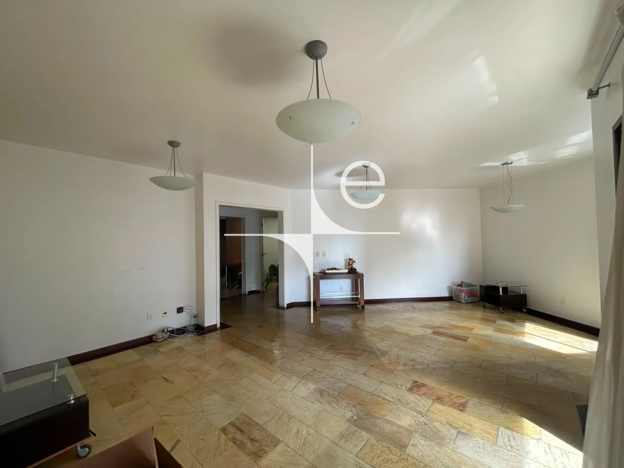 254 m² apartment with a walk-in closet and a home office — photo 11
