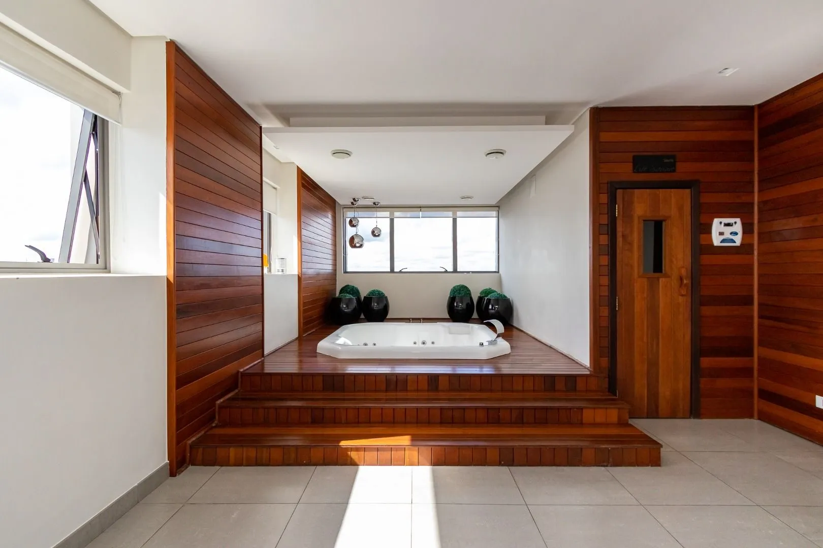 78 m² apartment with floor-to-ceiling windows and a bathtub — photo 47