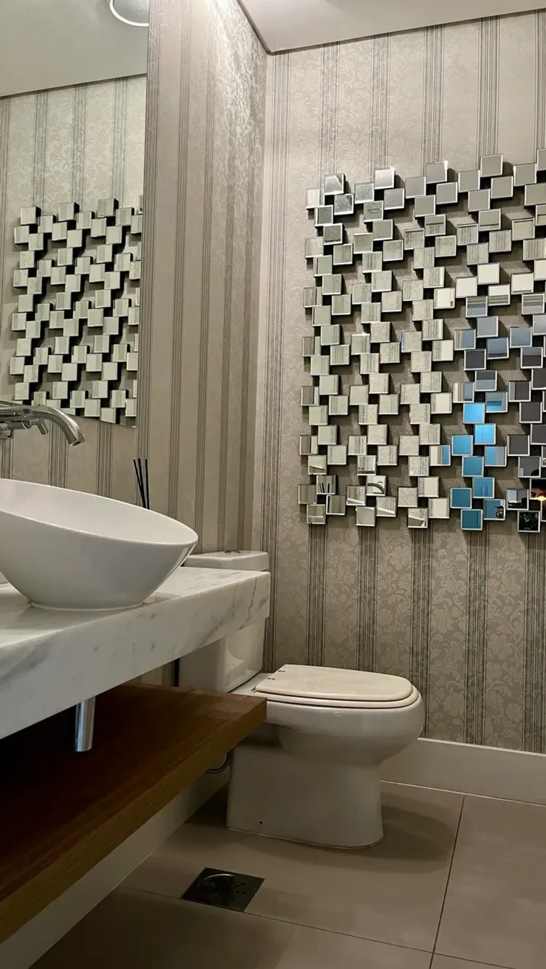 Furnished apartment with 3 en-suite suites — photo 12