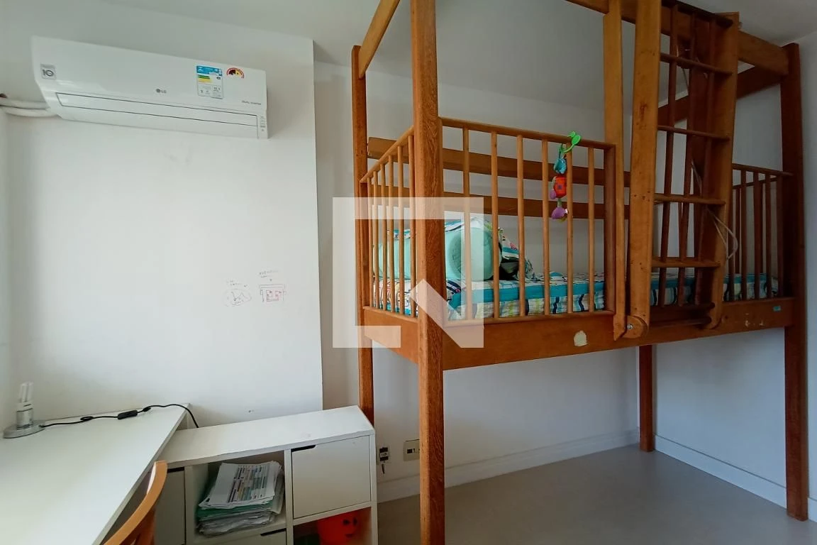 Furnished 3-bedroom apartment with 3 bathrooms and balcony — photo 13