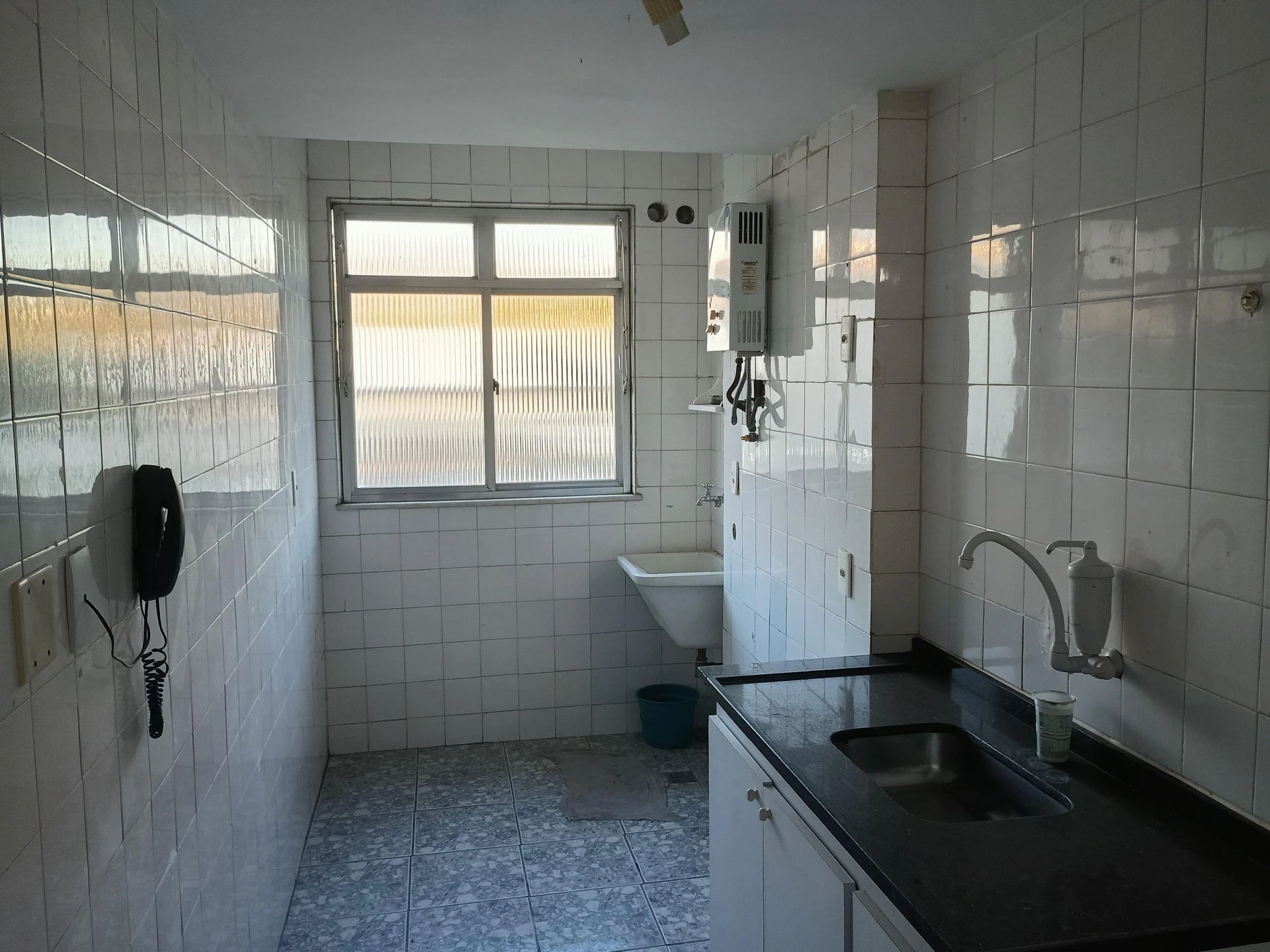 Apartamento sem mobília com 2 quartos e pet permitido