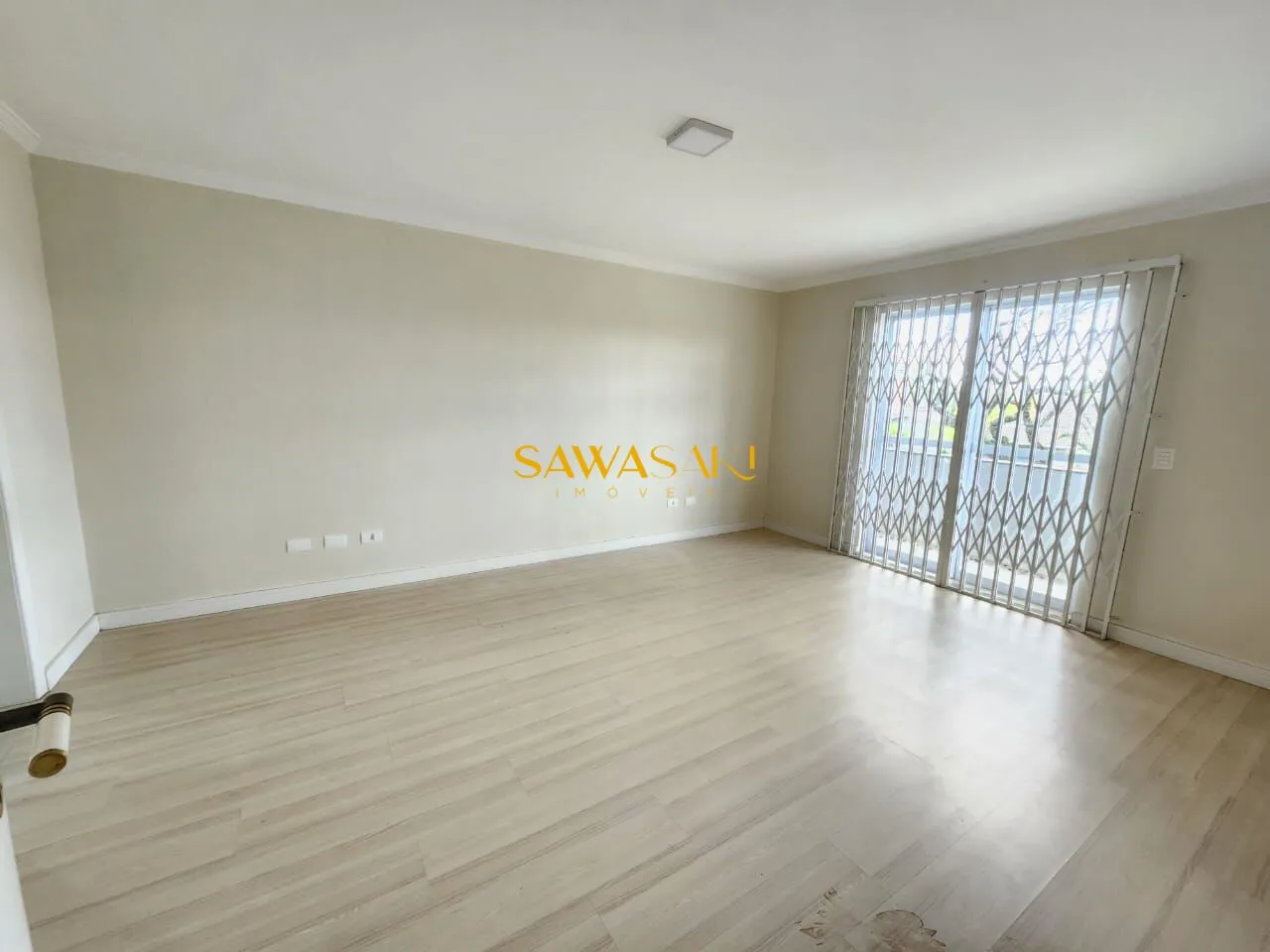 Two-story house with 3 bedrooms and 3 parking spaces — photo 11