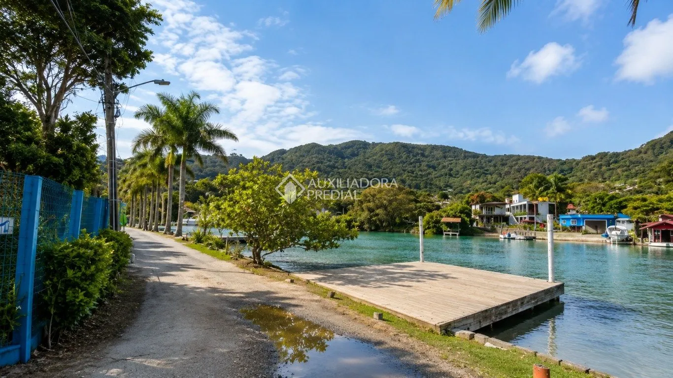 Furnished 220 m² house with 5 en-suite bedrooms