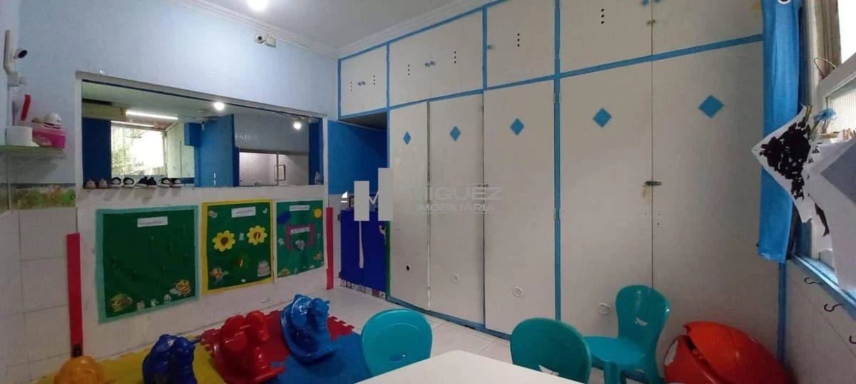 One-bedroom apartment in a building with a gym — photo 9