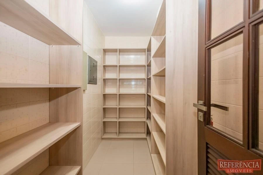House, 550 m², with a walk-in closet — photo 39